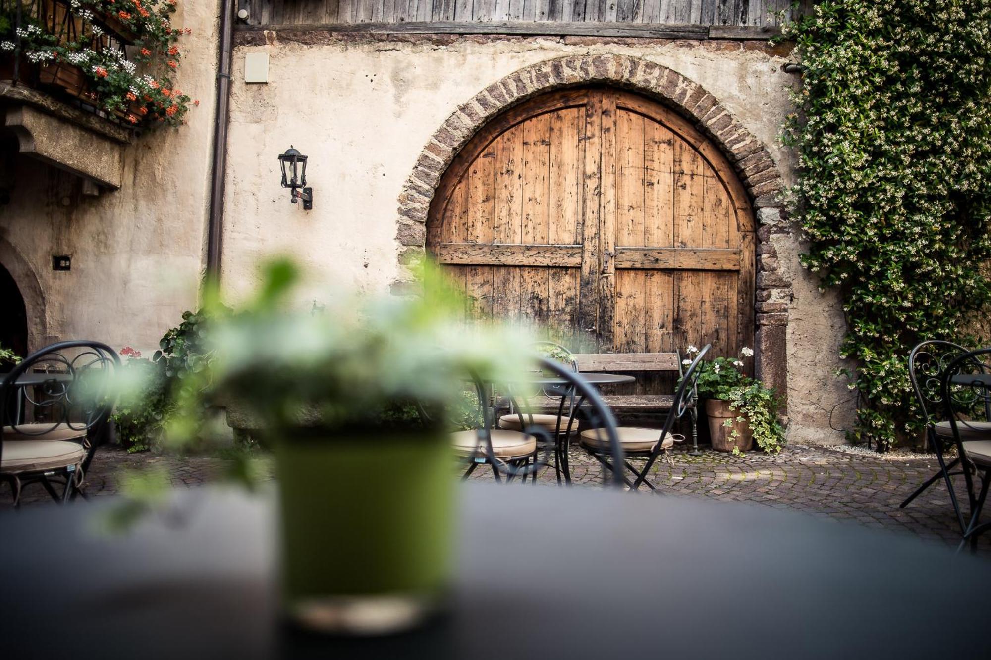 Romantik Hotel Jagdhof Caldaro Exterior photo