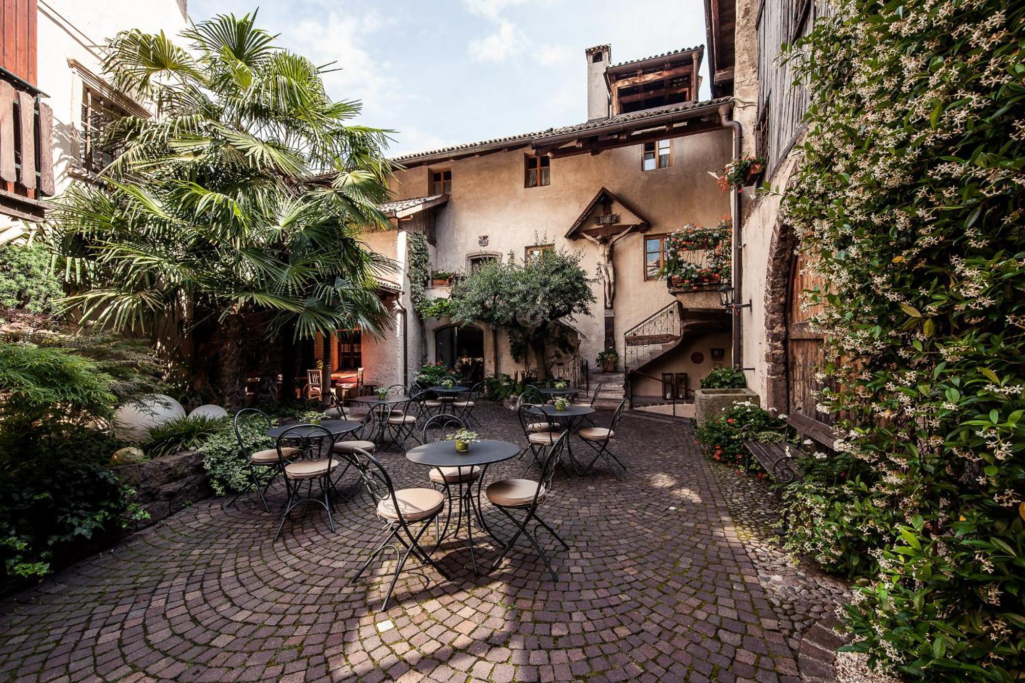 Romantik Hotel Jagdhof Caldaro Exterior photo