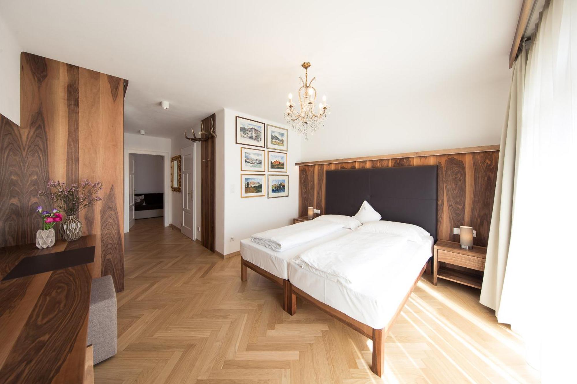 Romantik Hotel Jagdhof Caldaro Exterior photo