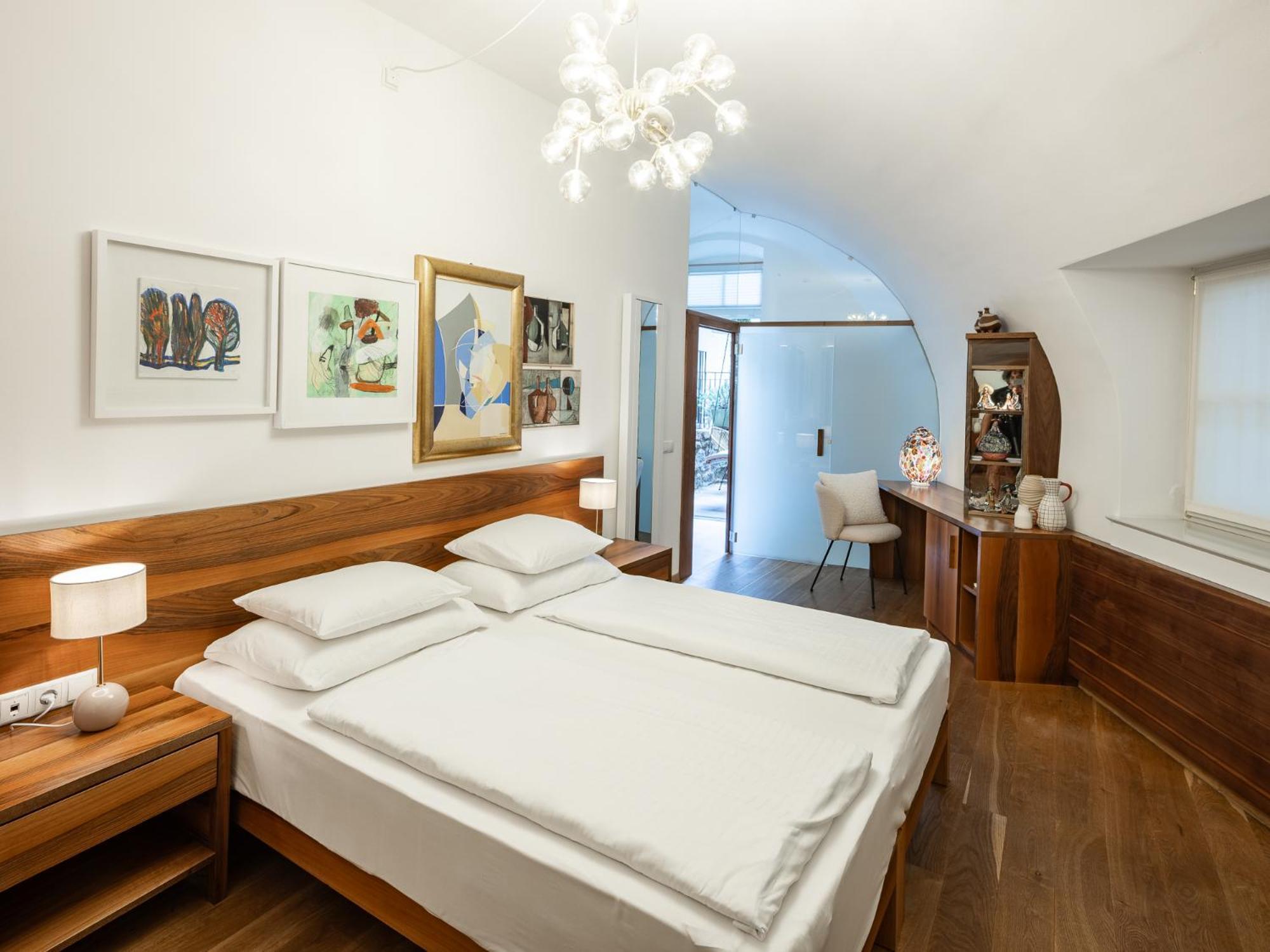 Romantik Hotel Jagdhof Caldaro Exterior photo