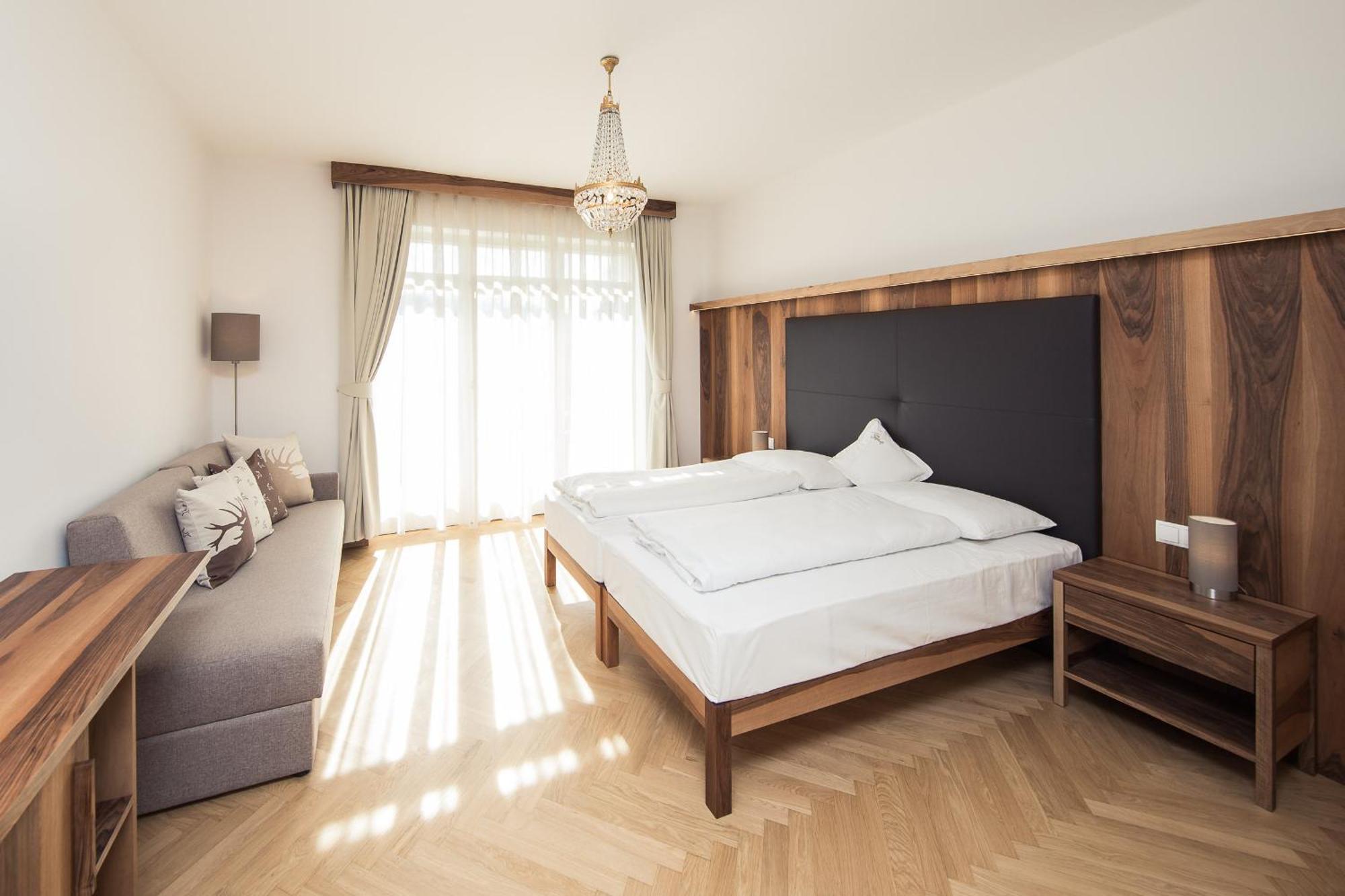 Romantik Hotel Jagdhof Caldaro Exterior photo